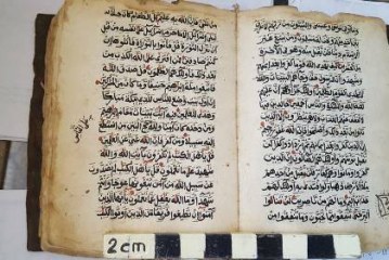 بالصور.. مطار القاهرة يضبط مصاحف اثرية عثمانية قادمة من اثيوبيا