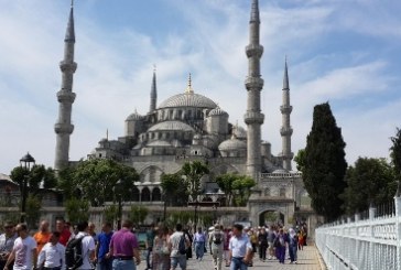 مع بداية موسم السياحة.. هل سيدفع الاقتصاد التركي ثمن انحياز أنقرة للدوحة؟