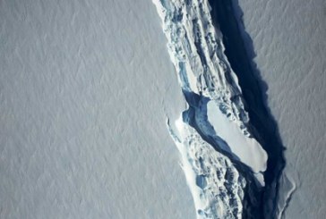 انفصال جبل جليدي ضخم عن أنتركتيكا من الحجم الكبير على مستوى العالم 