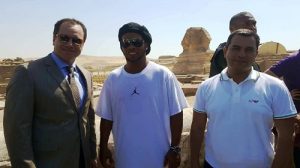 رئيس هيئة سياحة مصر يستقبل نجم كرة القدم العالمي رونالدينيو بمنطقة الاهرامات