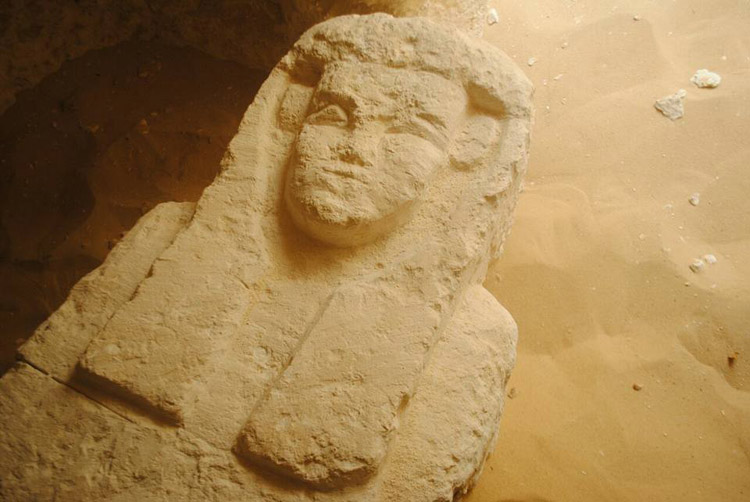 بالصور .. اكتشاف 3 مقابر اثرية تعود للعصر البطلمى بمحافظة المنيا