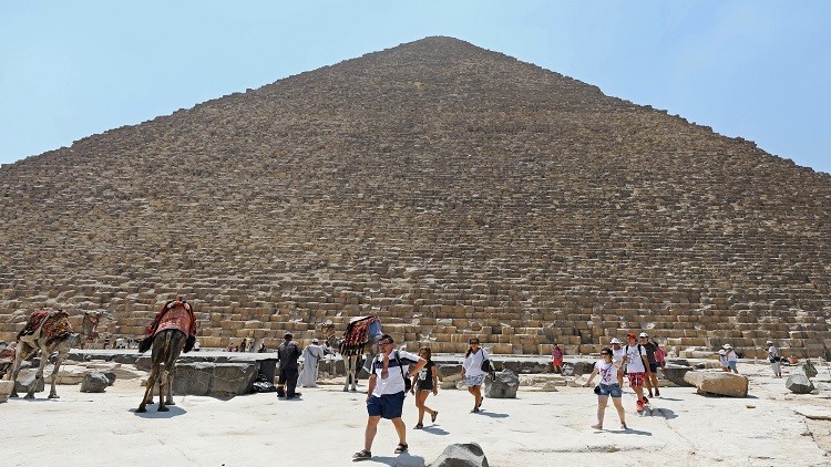 بلومبرغ : تضاعف عائدات السياحة فى مصر 3 مرات بعد تجاوز أزمة الدولار