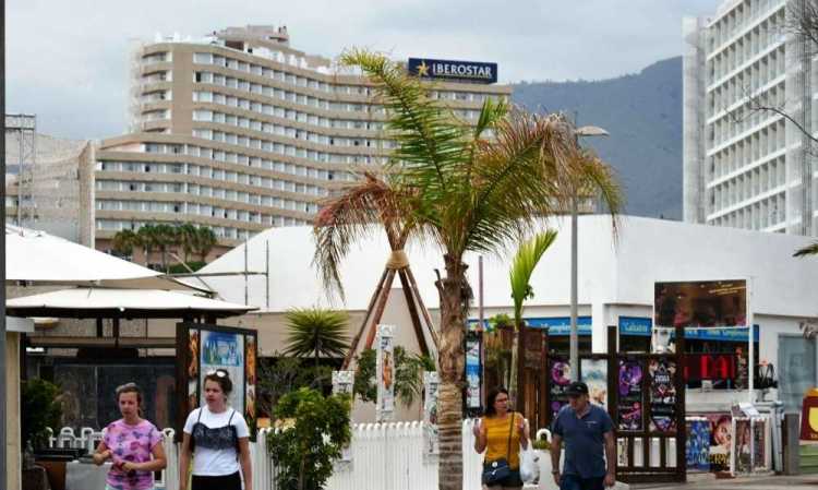 سياح بريطانيون يحتالون على الفنادق الإسبانية لاسترداد تكاليف الإقامة