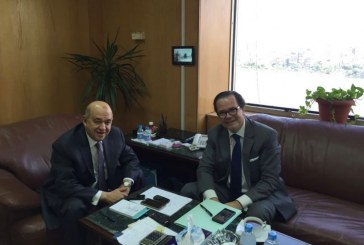 راشد يلتقى سفير فرنسا بالقاهرة لبحث سبل التعاون السياحى