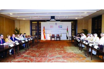 بحث تطبيق «الحرية الخامسة» بالطيران بين الإمارات و إسبانيا