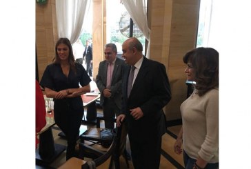 ملكة جمال الكون تزور اهرامات الجيزة بحضور وزير السياحة المصرى