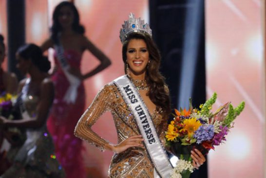 Miss France Iris Mittenaere poses  after being declared winner in the 65th Miss Universe beauty pageant at the Mall of Asia Arena, in Pasay, Metro Manila