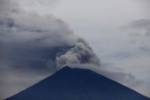 الرماد البركاني يتسبب فى إغلاق مطار بالي لليوم الثالث