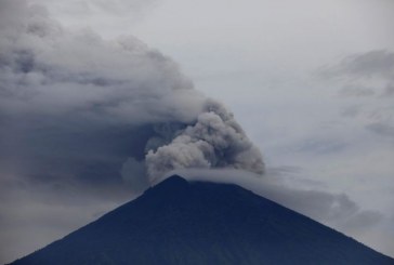 الرماد البركاني يتسبب فى إغلاق مطار بالي لليوم الثالث