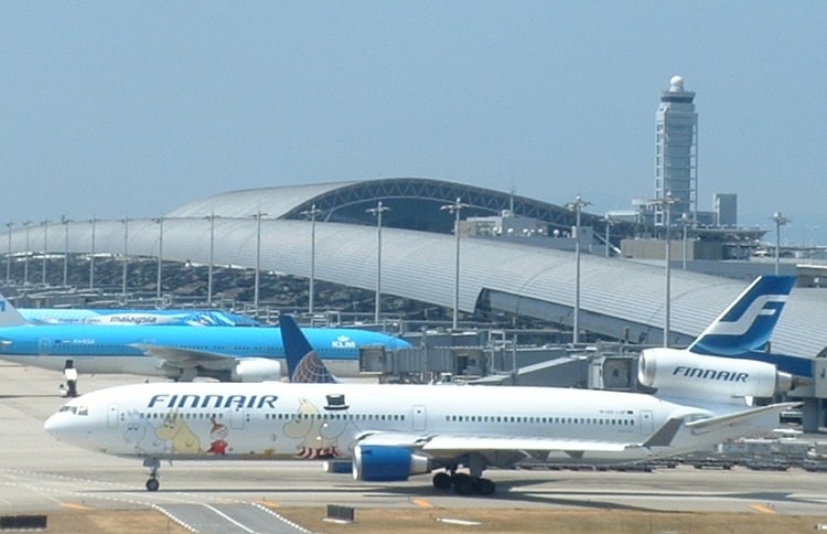 إغلاق مطار كانساي الدولي في اليابان بسبب الإعصار 