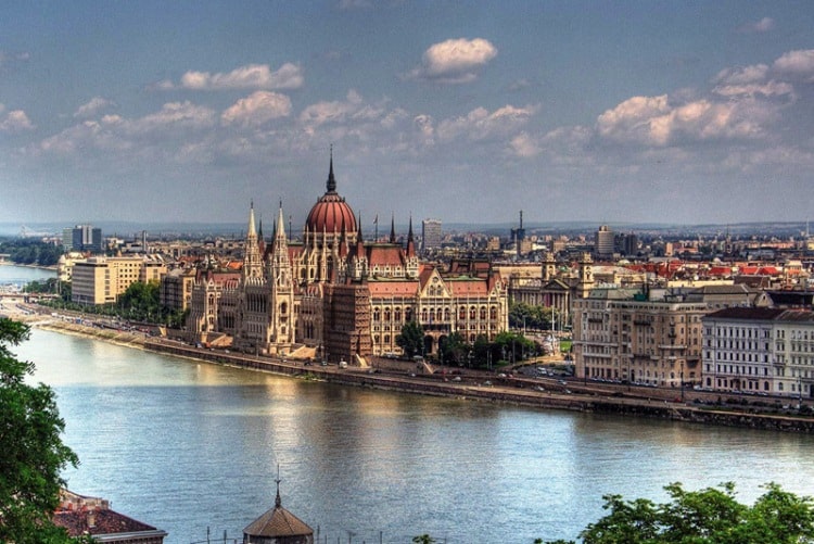 ارتفاع عدد السياح الصينيين إلى المجر
