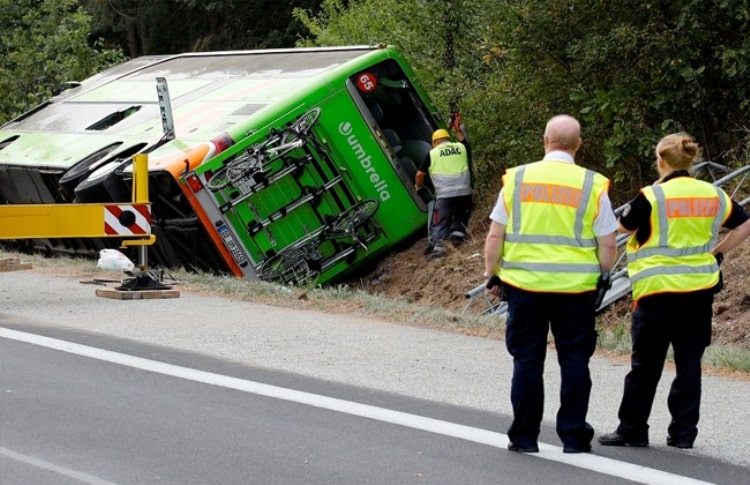 إصابة 15 سائح في حادث حافلة سياحية ألمانية في سويسرا
