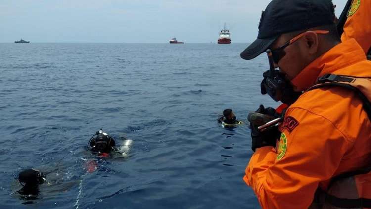 إندونيسيا تواصل بحثها عن ضحايا بعد تحطم طائرة فى البحر