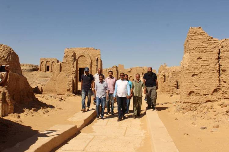 رئيس قطاع الآثار الاسلامية يتفقد عدد من المناطق الأثرية بالوادي الجديد