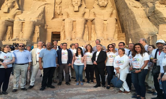 وزيرة السياحة تشارك السياح فى احتفالات ظاهرة تعامد الشمس على وجه رمسيس الثانى بمعبد أبوسمبل