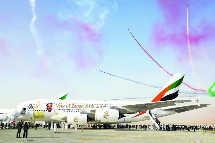 طيران الإمارات تشارك في معرض البحرين للطيران بالإيرباص العملاقة A380 تحمل ملصق عام زايد