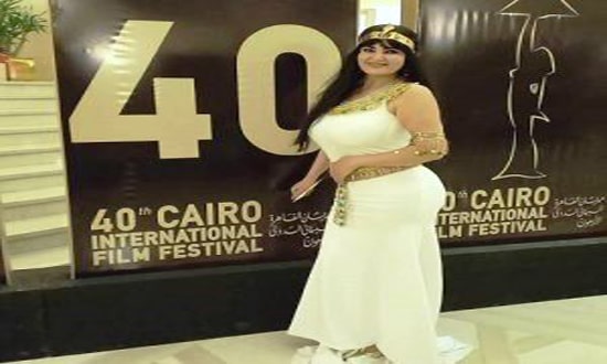 سما المصري تخطف الأنظار بإرتدائها  ملابس فرعونية في مهرجان القاهرة السينمائي