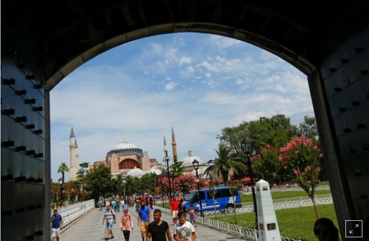 وزير سياحة تركيا : أكثر من 40 مليون زائر الى تركيا العام الحالى