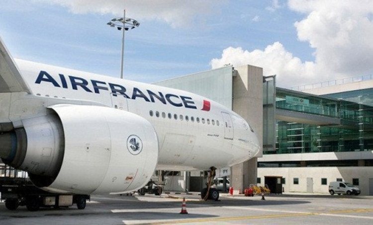 فرنسا: نمو النقل الجوي للمسافرين وتراجع النشاط مع الجزائر