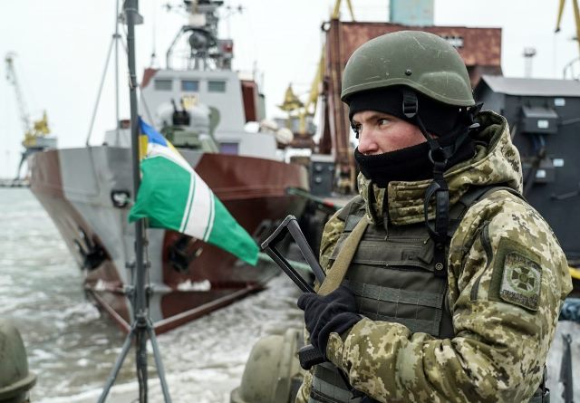 الولايات المتحدة وناتو يضغطان على روسيا للإفراج عن السفن والبحارة الأوكرانيين