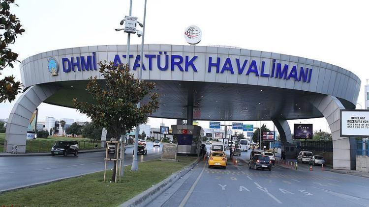 مطار أتاتورك يشهد حركة كثيفة للمسافرين مع اقتراب رأس السنة