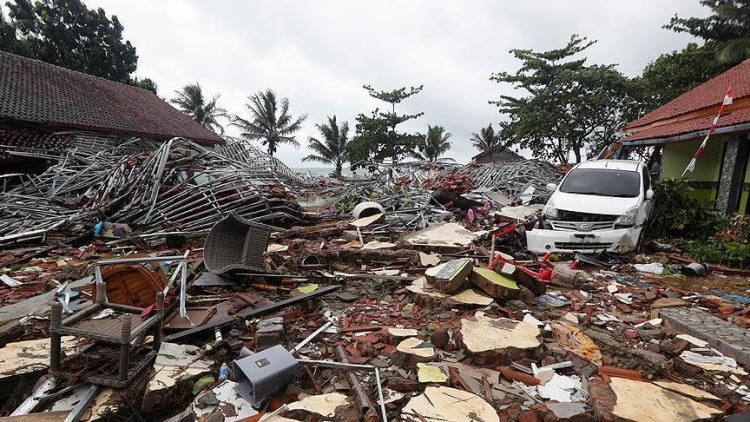 ارتفاع ضحايا تسونامي إندونيسيا الى 429 قتيلا