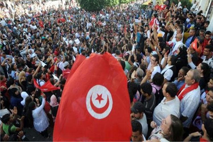 تونس تشهد إضراب عام يشمل المطارات والمؤسسات العامة