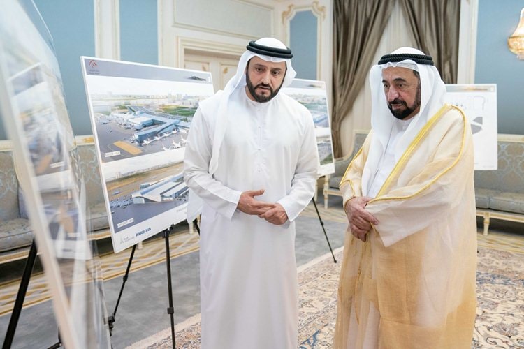 سلطان القاسمي يتفقد مشروع التوسعة الجديدة لمطار الشارقة الدولي