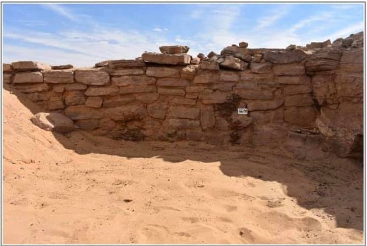 الكشف عن 6 مقابر تعود لعصر الدولة القديمة بقبة الهوا بأسوان