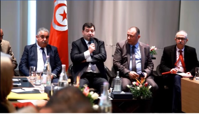 بالفيديو : وزير سياحة تونس يبحث مشكلات سوق الصناعات التقليدية والفنادق بجزيرة  