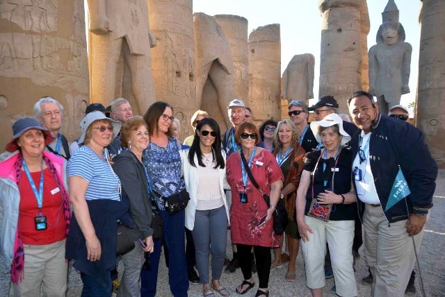 بالصور .. كيف استقبل السائحين وزيرة السياحة المصرية بمعبد الأقصر
