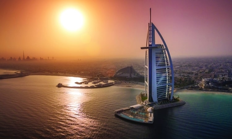 دبي تضم أعلى 7 ناطحات فندقية بالعالم