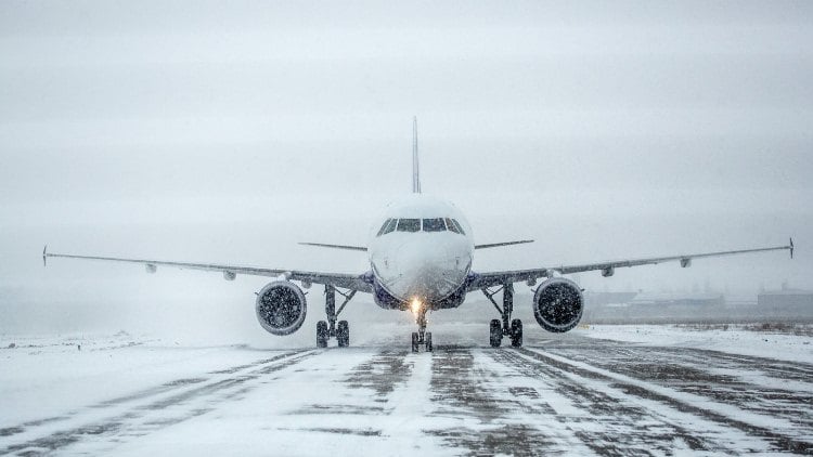 تأجيل 80 رحلة جوية فى موسكو بسبب تساقط الثلوج