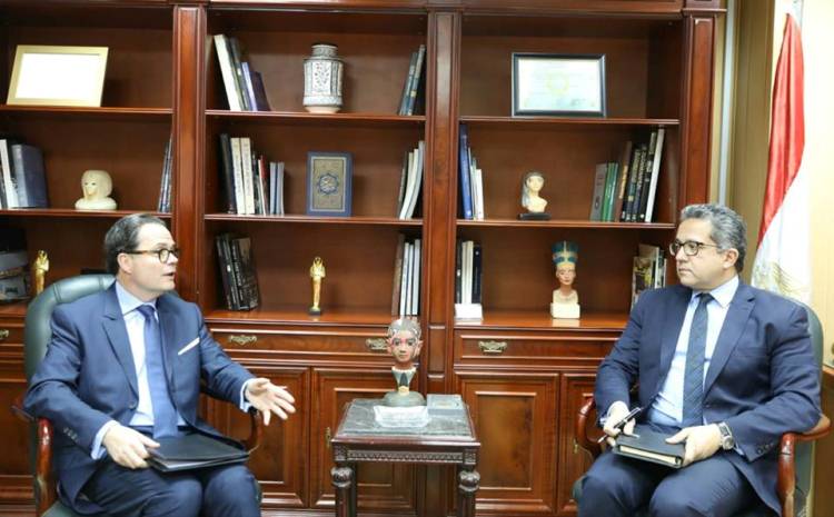وزير الآثار المصرى يبحث مع سفير فرنسا سبل التعاون بين البلدين