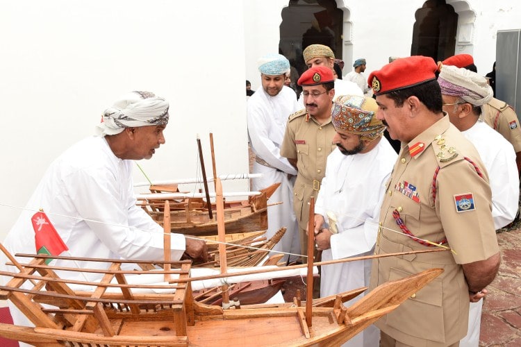 سياحة السلطنة ومتحف قوات السلطان المسلحة تنظمان معرض 
