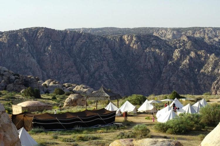 مخيم الرمانة في محمية ضانا يطلق موسمه السياحى
