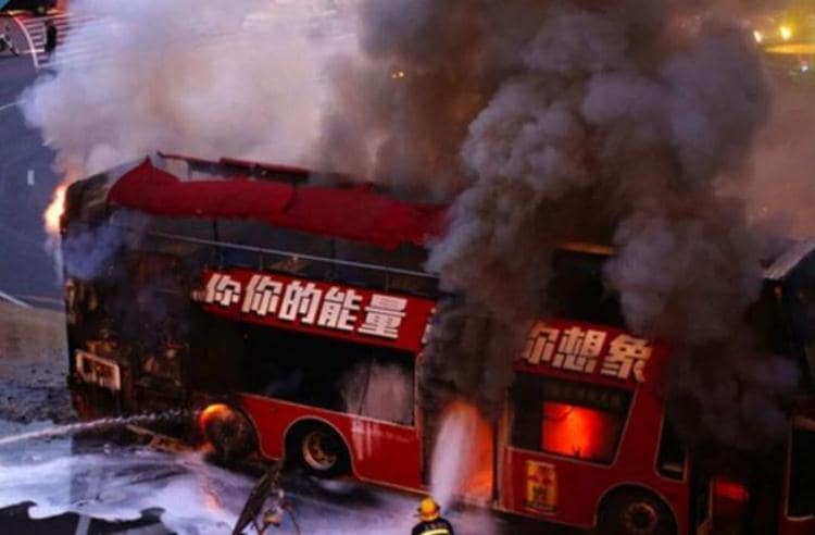 مصرع 26 شخصا وإصابة 28 جراء حريق في حافلة سياحية بوسط الصين