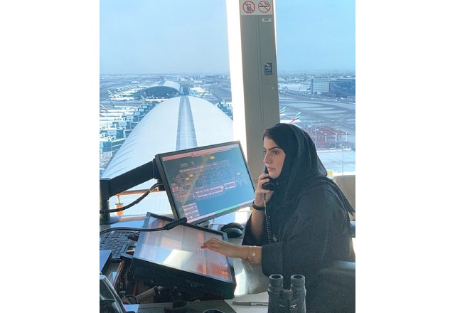 شاهد بالصور ...أول امرأة إماراتية مديرا لعمليات مراقبة الملاحة الجوية فى دبي