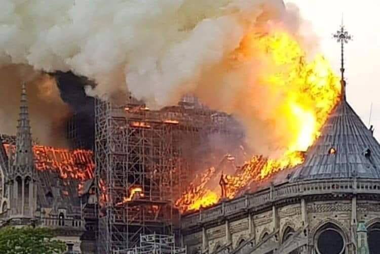وزارة الثقافة المصرية تعلن تضامنها ومشاطرتها الشعب الفرنسي في حريق كاتدرائية نوتردام