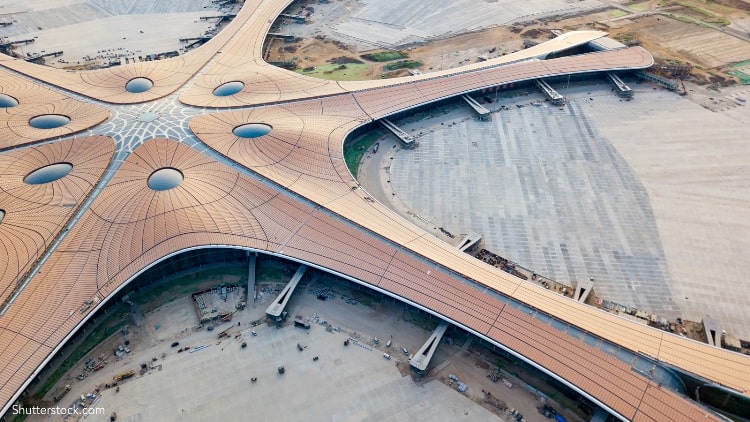 الصين تفتتح أكبر مطار في العالم
