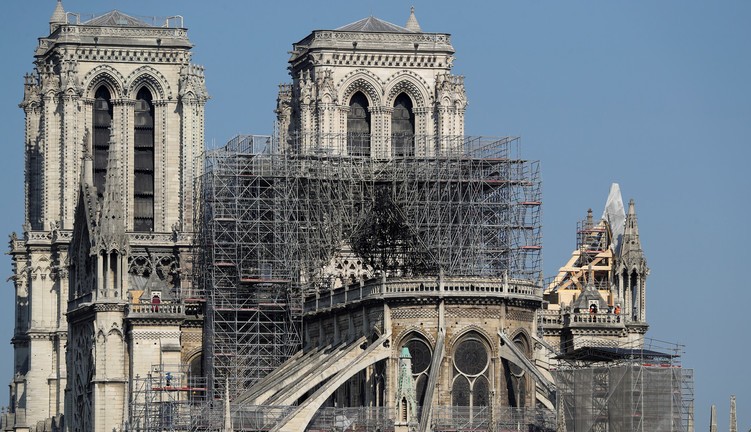 البرلمان الفرنسي يصادق على مشروع قانون إعادة ترميم كاتدرائية 