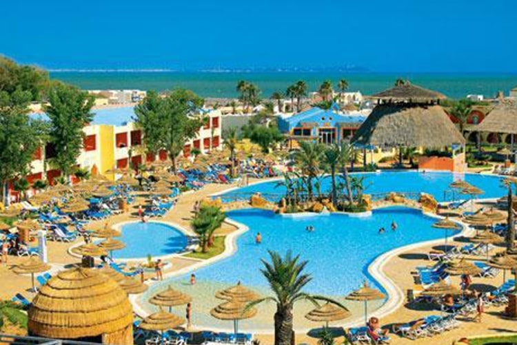 سياحة تونس تسجل 37.7 % ارتفاع فى عائدات القطاع السياحي خلال 4 أشهر