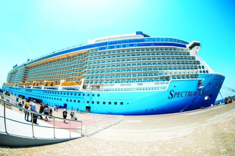 دبي أول مدينة خليجية تستقبل السفينة السياحية «سبيكتروم» العملاقة وعلى متنها 4000 زائر