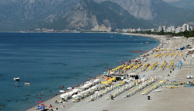 تركيا تتوقع زيادة عدد السياح الروس ... لن تتخلي عن نظام 