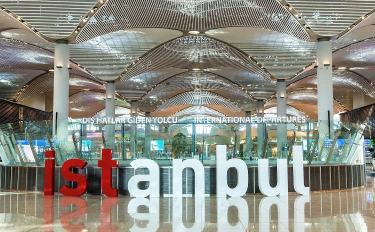 مطار إسطنبول يطبق نظاماً آلياً للتحقق من جوازات السفر
