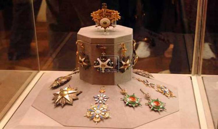 كنوز متحف المجوهرات الملكية في معرض للصور الفوتوغرافية بمكتبة الإسكندرية 
