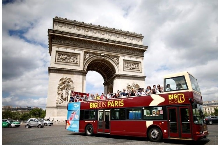 مسؤول فرنسي: لا أهلا ولا سهلا بالحافلات السياحية في قلب باريس