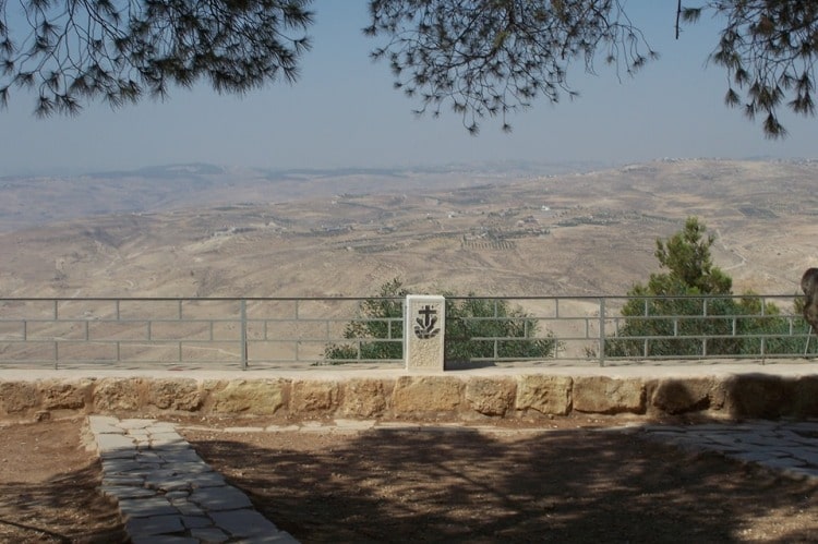 جبل نبو بالأردن حيث وقف نبى الله موسى ونظر إلى الأرض المقدسة ولم يدخلها