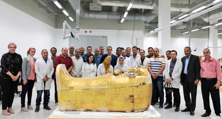 وزير الأثار يشهد وصول ١٠ قطع من مركب خوفو الثانية إلى المتحف المصري الكبير