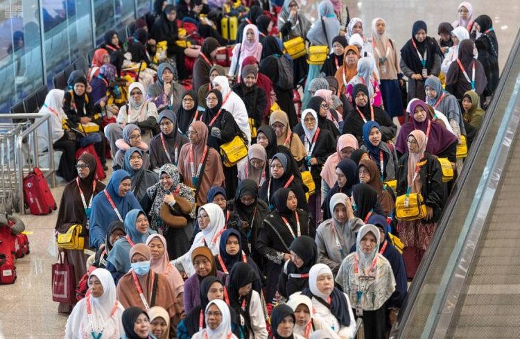 مطار كوالالمبور يشهد مغادرة أول رحلة لـ 463 حاجًا وحاجة ضمن مبادرة طريق مكة في ماليزيا
